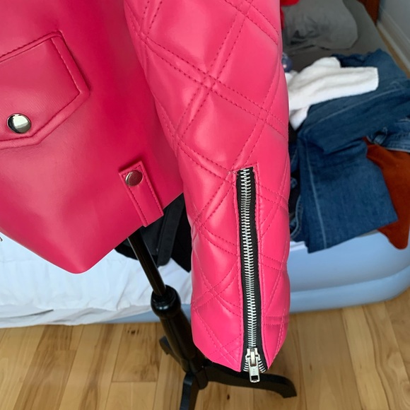 Ordered this after watching Sex Life on Netflix. Color wasn’t right on me. - Picture 4 of 7